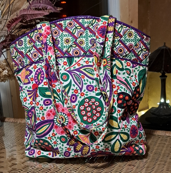 Vera Bradley Handbags - Vera Bradley Viva La Vera Floral Patterned Women's Bag. Bright Colors.